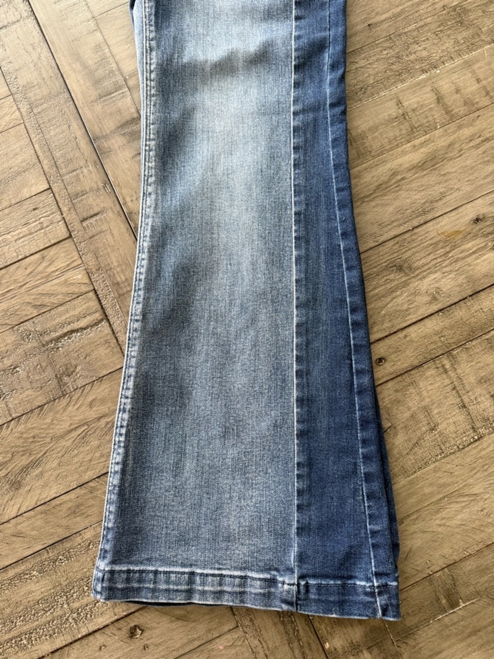 NWOT Jeaniologie Mid Rise Flare Jeans, size 8. - Picture 3 of 7
